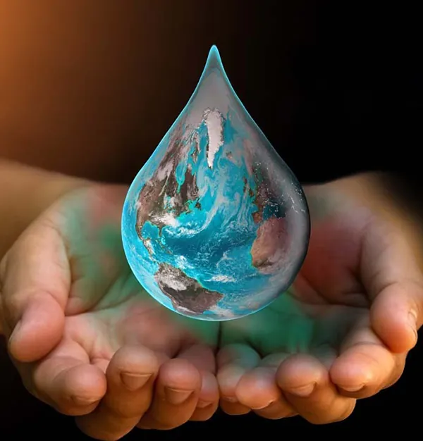 Gota de água com o planeta ao fundo, representando o compromisso da Soluvit com a sustentabilidade